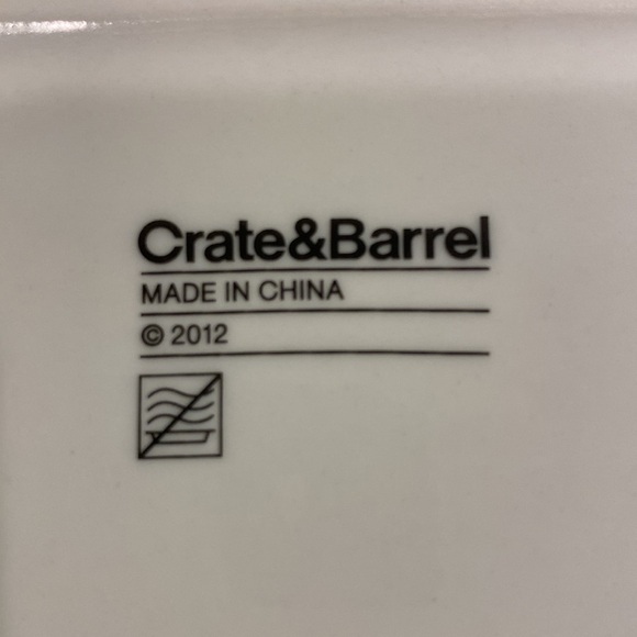 Crate and barrel  2012  16.5 × 10
Ceramic Platter Snowflake Design - Picture 5 of 7